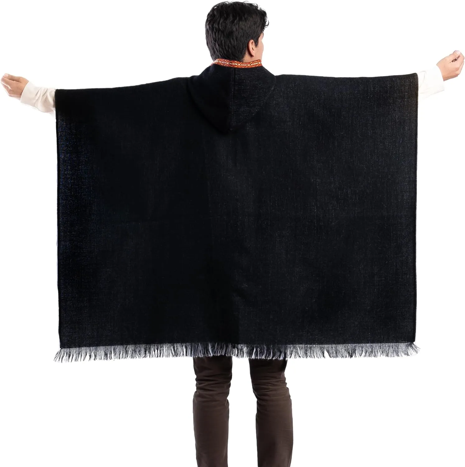 QISU Llama Loft Wool Poncho – Your Cozy Holiday Haven